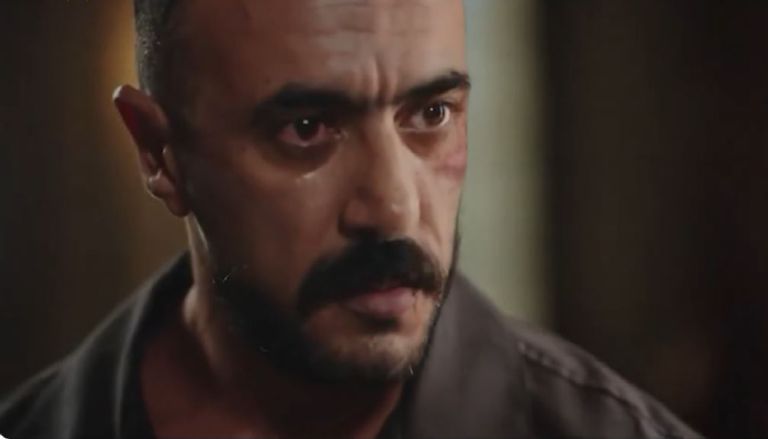 أزمة عائلية تهدد أحمد العوضي.. صفعة وطرد في مسلسل &laquo;علي كلاي&raquo; الحلقة 7 - صورة 1