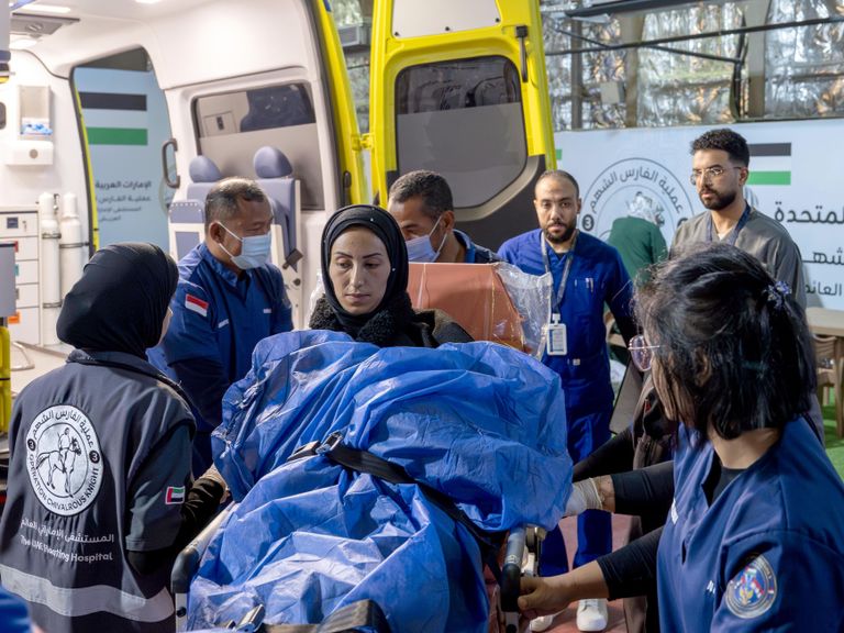 33 حالة منذ فتح معبر رفح.. وصول 7 حالات جديدة إلى المستشفى الإماراتي العائم - صورة 1