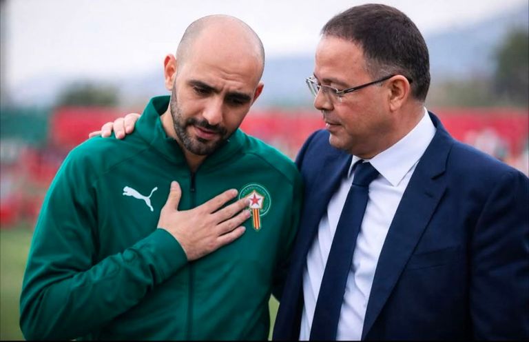 فوزي لقجع رئيس الاتحاد المغربي مع الركراكي سيناريو مقلق.. المغرب يتمسك بالركراكي بـ3 بيانات و3 صيغ - صورة 1