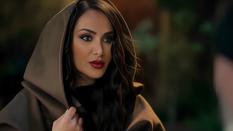 قمر خلف تخطف الأنظار بشخصية &laquo;فاتنة&raquo; في &laquo;مولانا&raquo; - صورة 1