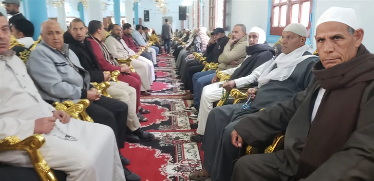 تشييع مهيب وعزاء ممتد لوالد مي عمر في البحيرة بمشاركة الشيخ ممدوح عامر - صورة 1
