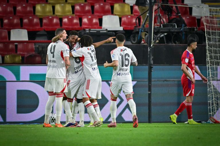 الجزيرة يضرب الشارقة بخماسية.. فوز غائب منذ 14 عاما بالدوري الإماراتي - صورة 1