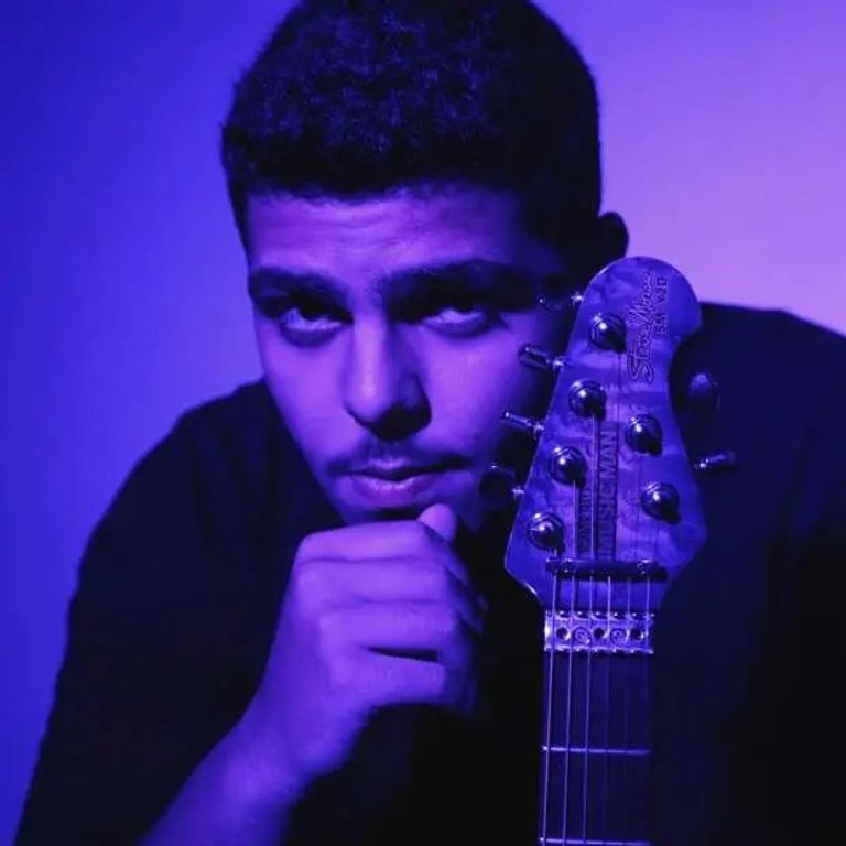 لغز «تووليت» ينكشف.. معلومات عن المغني محمد خفاجي - صورة 1