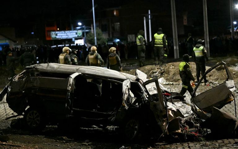 تحطّم طائرة عسكرية تحمل أوراقا نقدية في أحد شوارع بوليفيا (صور) - صورة 1
