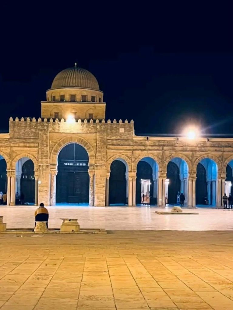 جامع الزيتونة المعمور.. نفحات رمضان تتعانق مع عبق التاريخ في قلب تونس - صورة 1