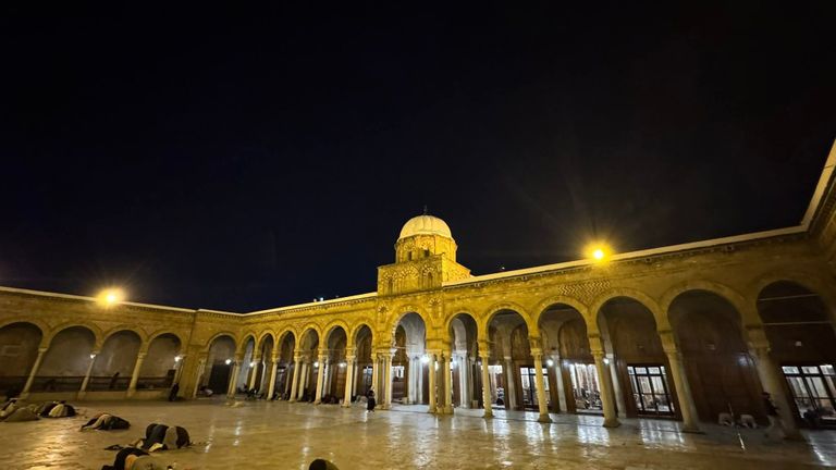 جامع الزيتونة المعمور.. نفحات رمضان تتعانق مع عبق التاريخ في قلب تونس - صورة 2