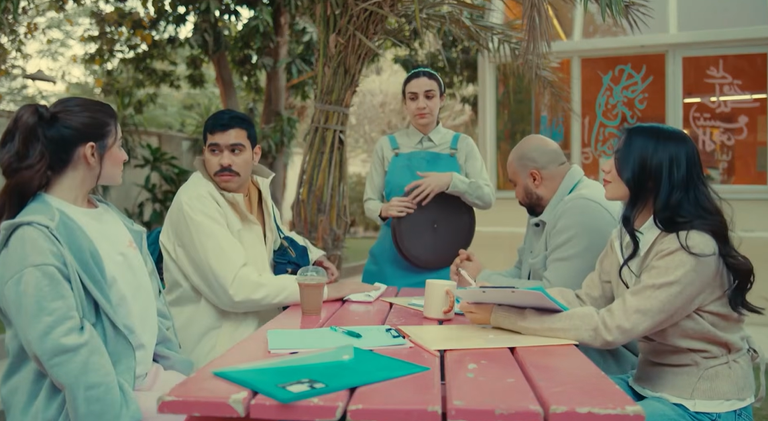 مسلسل «فخر الدلتا» الحلقة 12.. فرحة أحمد رمزي بأول راتب - صورة 1