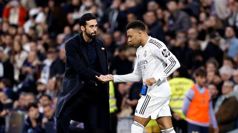 بسبب التناقض.. مبابي يثور على الجهاز الطبي لريال مدريد وأربيلوا - صورة 1