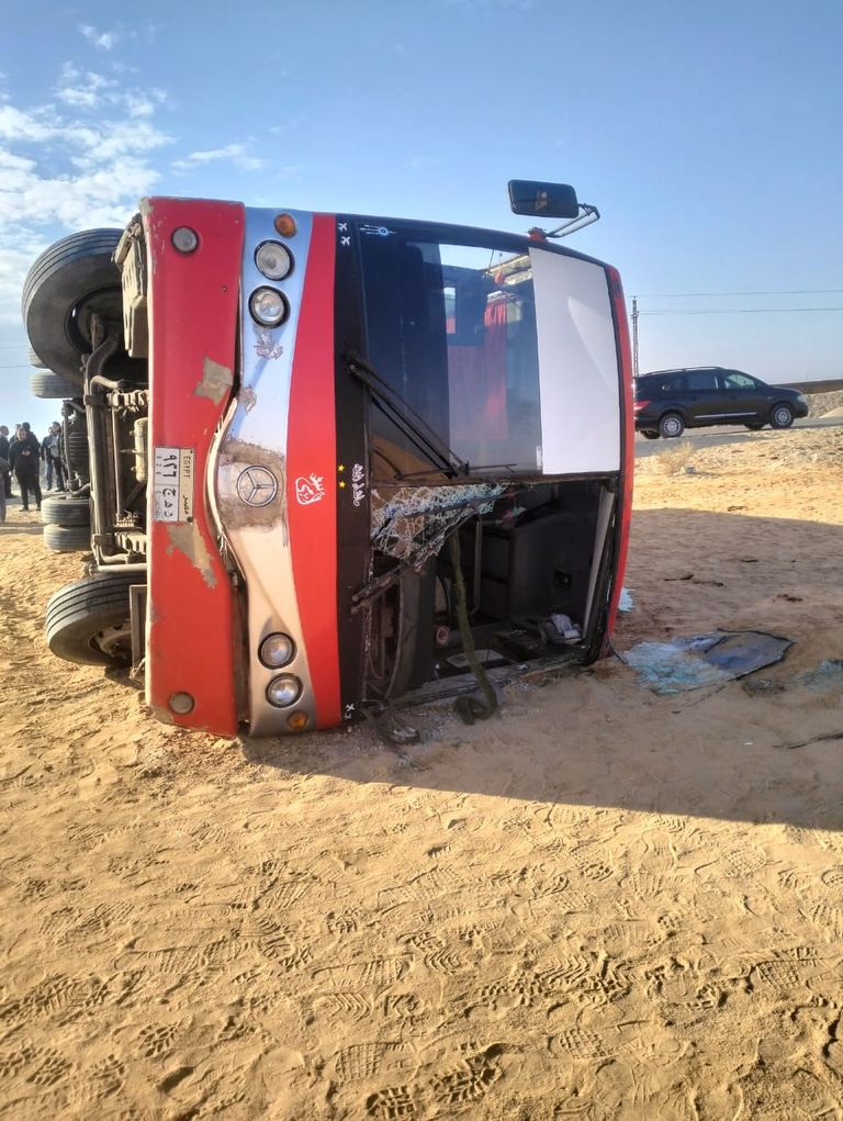 مصر.. انقلاب أتوبيس بالإسماعيلية يخلف 34 مصابًا و26 سيارة إسعاف تتدخل - صورة 1