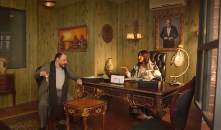 مسلسل &laquo;الكينج&raquo; الحلقة 15.. حمزة يكتشف مفاجأة هدية وينجح في نقل السلاح - صورة 1