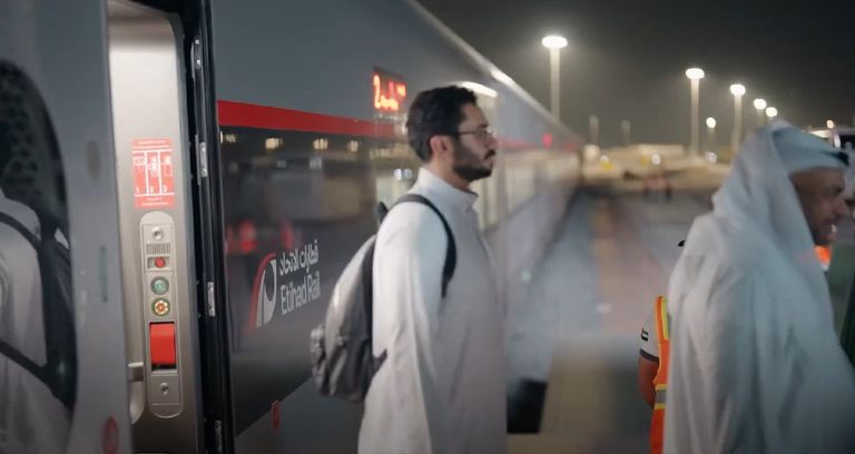 إنجاز جديد لقطارات الاتحاد.. تشغيل استثنائي بمسار الغويفات-الفاية يؤكد جاهزية الإمارات - صورة 4