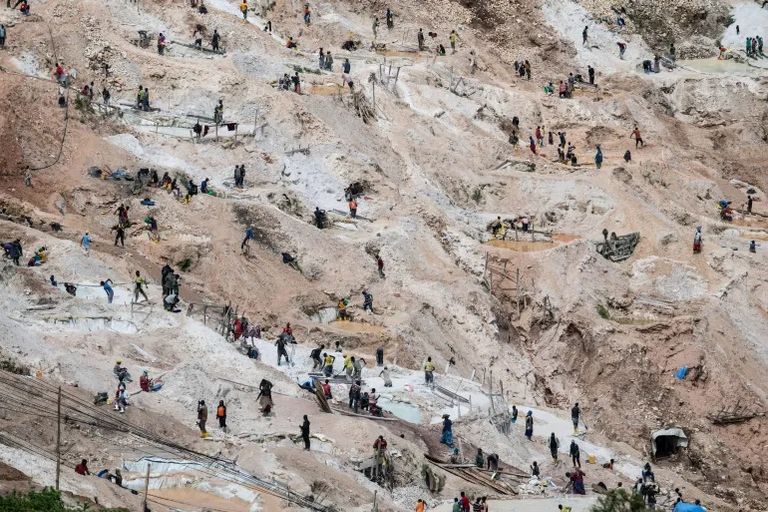 أكثر من 200 قتيل في انهيار منجم بجمهورية الكونغو الديمقراطية - صورة 1