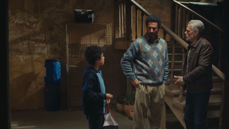 مسلسل &laquo;إفراج&raquo; الحلقة 17.. اختفاء نجل عمرو سعد - صورة 1