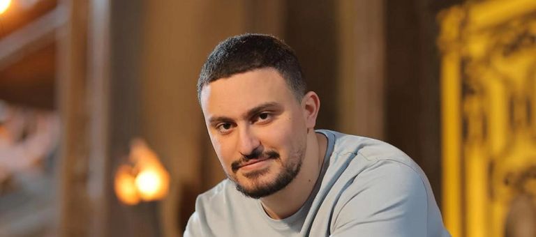 ياسين أحمد السقا يضع حدا للجدل حول صيامه في رمضان - صورة 1