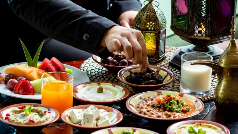 العصائر الرمضانية.. انتعاش سريع وسكر خفي يهدد الجسم (خاص) - صورة 1