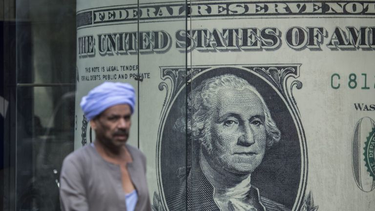 سعر الدولار في مصر يقفز 44 قرشا ويواصل صعوده نحو مستوى 53 جنيها - صورة 1