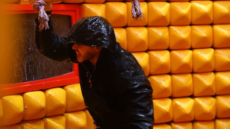 رامز جلال يسخر من حسن مالك: برعم الدراما وسنبلة الفن - صورة 1