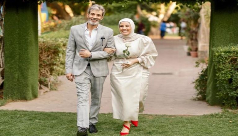 محمد سليمان يكشف تفاصيل اعتناق زوجته الإسلام.. وينتقد &laquo;القائمة&raquo; - صورة 2