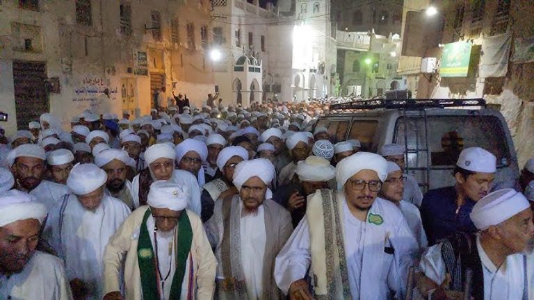 &laquo;ختايم القرآن&raquo; في اليمن.. وداع روحاني لشهر رمضان - صورة 1