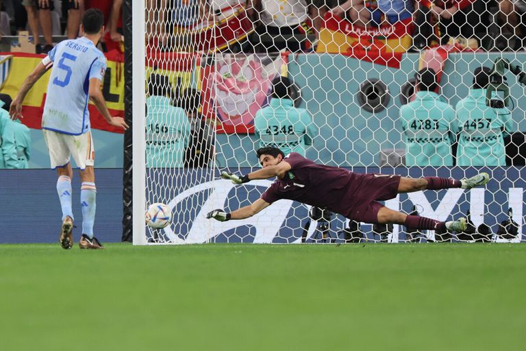 ياسين بونو ملك ركلات الجزاء.. من المونديال إلى كأس الملك - صورة 1
