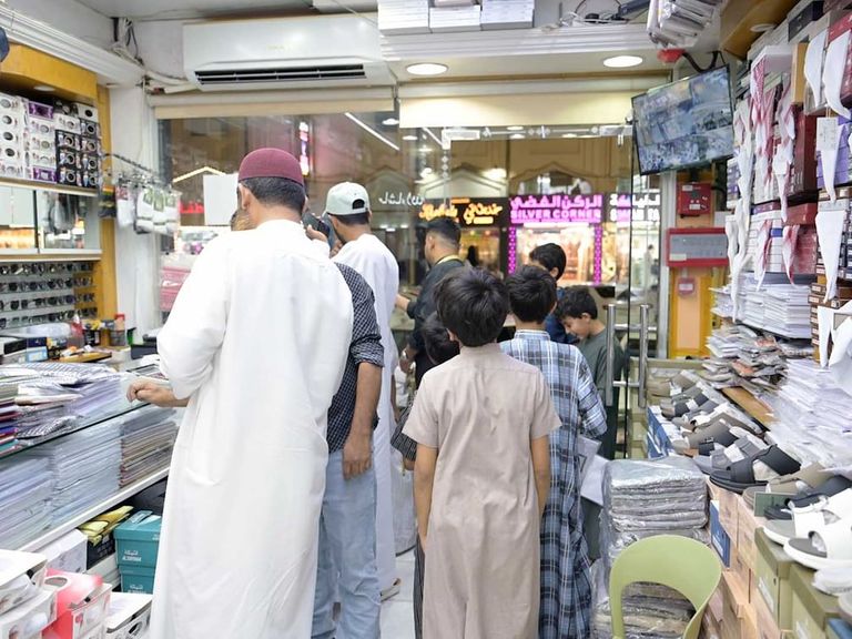 أسواق الإمارات.. إقبال كثيف وزخم متنامي مع دخول عيد الفطر المبارك - صورة 2