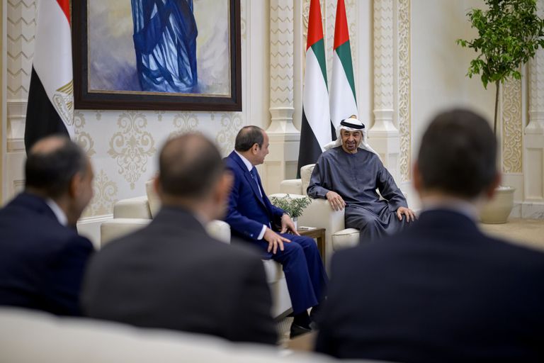 محمد بن زايد يلتقي السيسي.. ومباحثات تناولت مسارات التعاون وتطورات المنطقة - صورة 1
