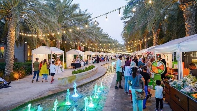 عيد الفطر.. حدائق أبوظبي ترسم مشهدا عالميا للتنوع الثقافي - صورة 1