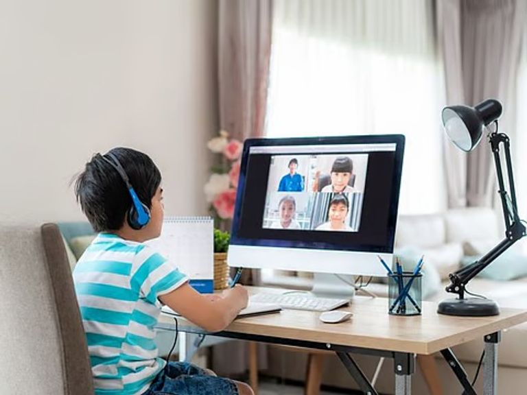 التعليم لا يتوقف.. الإمارات تؤكد جاهزيتها الرقمية بقرار التعلم عن بُعد - صورة 1