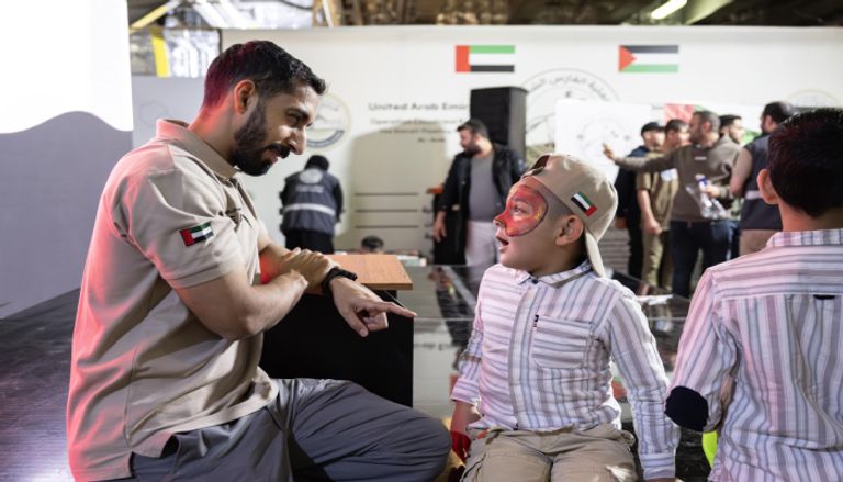 عملية &laquo;الفارس الشهم 3&raquo; تحتفل بعيد الفطر مع مرضى المستشفى الإماراتي العائم في العريش - صورة 1