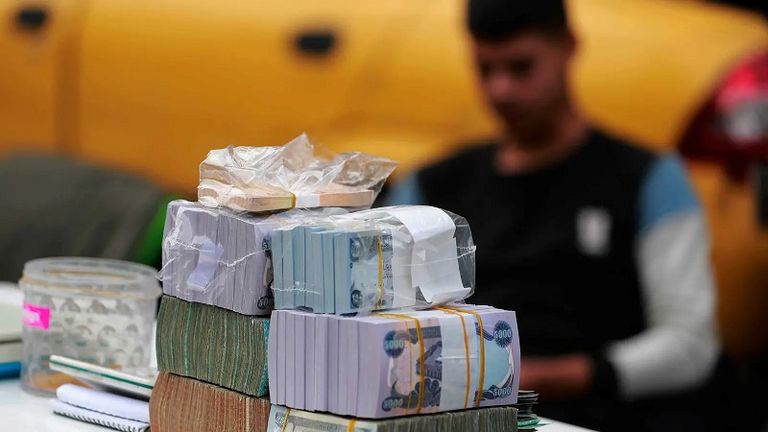 العراق يعالج أزمة الدولار.. إجراءات جديدة لإعادة المصارف إلى السوق - صورة 1