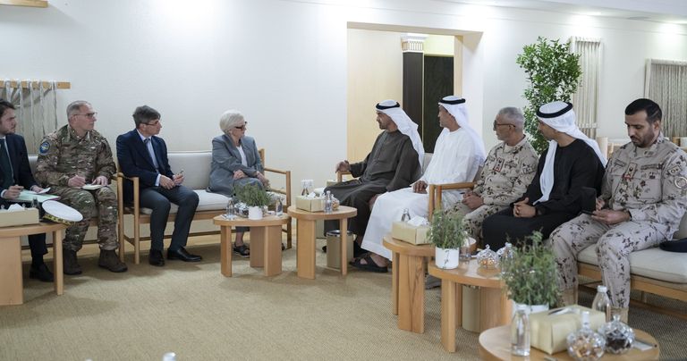 محمد بن زايد ووزيرة القوات المسلحة الفرنسية يبحثان التعاون الدفاعي والتصعيد بالمنطقة - صورة 1