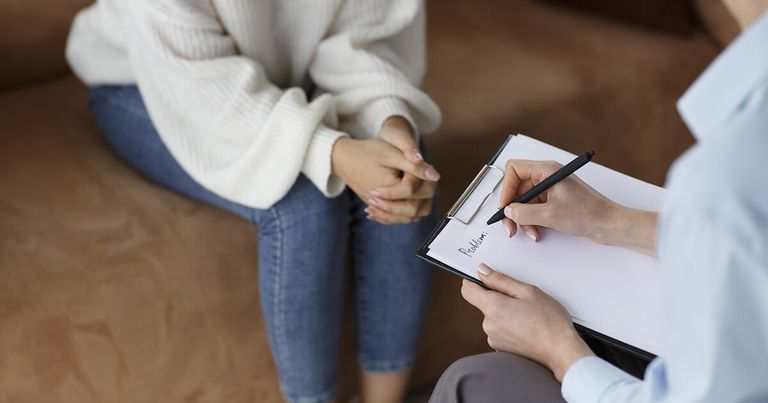 مؤثرون يروجون للتمارض.. أزمة جديدة تضرب سوق العمل في بريطانيا - صورة 2