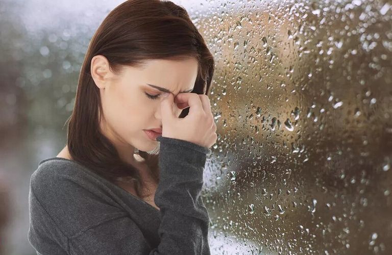 بين الاكتئاب والمطر الحزين.. كيف يغير الطقس مزاجك النفسي؟ - صورة 3