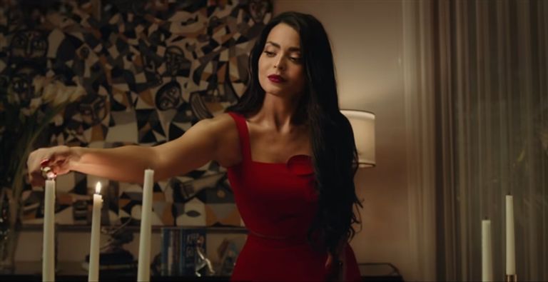 أشهر 10 مشاهد جريئة في فيلم السلم والتعبان 2.. أسماء جلال تثير الجدل - صورة 4