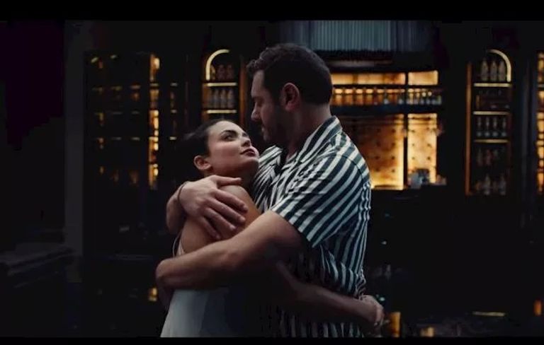 أشهر 10 مشاهد جريئة في فيلم السلم والتعبان 2.. أسماء جلال تثير الجدل - صورة 6