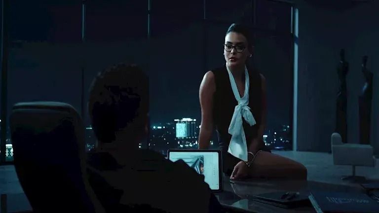 أشهر 10 مشاهد جريئة في فيلم السلم والتعبان 2.. أسماء جلال تثير الجدل - صورة 9