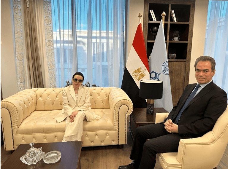 نجاة الصغيرة توضح حقيقة الصورة المتداولة: مفبركة بالكامل - صورة 1