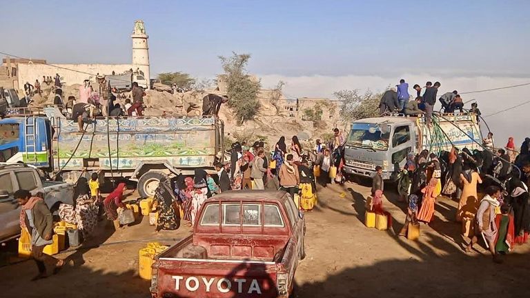 رغم الأمطار..أزمة المياه تستنزف جيوب اليمنيين - صورة 1