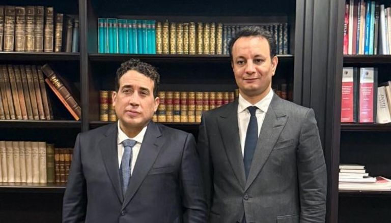 لقاء المنفي وحفتر