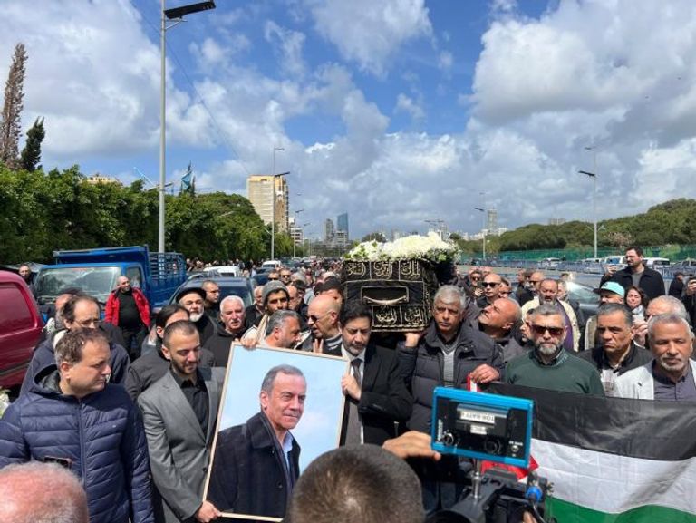 في موكب مهيب.. المئات يشيّعون أحمد قعبور إلى مثواه الأخير - صورة 1