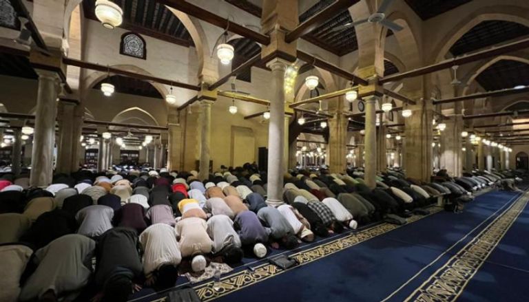 تقليل الإضاءة وتأجيل الفعاليات.. إجراءات حكومية جديدة في المساجد بمصر - صورة 1
