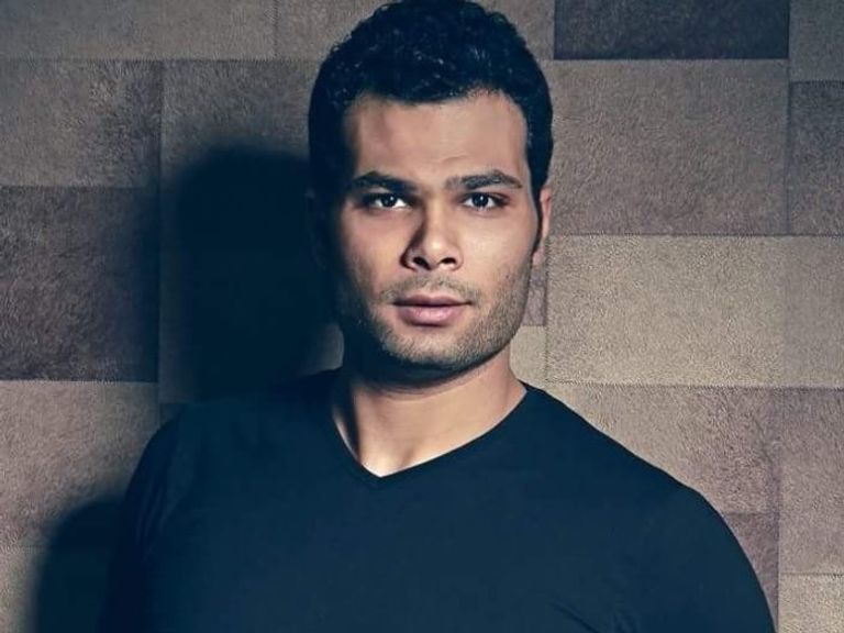 &laquo;يتقاضى أجره نساء&raquo;.. أحمد عبدالله محمود يعتذر عن اتهامه لرشدي أباظة - صورة 1