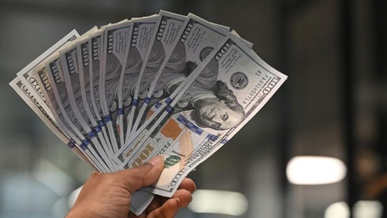 سعر الدولار مقابل الجنيه في مصر اليوم.. نصائح للتعامل نفسيا مع &laquo;ارتفاع الأخضر&raquo; - صورة 1