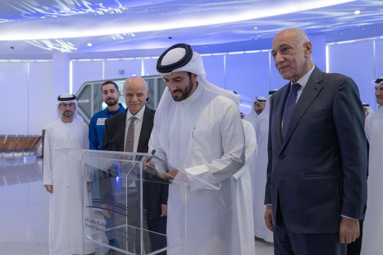 سلطان بن أحمد القاسمي يشهد إطلاق القمر الصناعي «الشارقة سات 2» - صورة 2