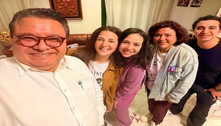 تفاصيل مسرحية دنيا سمير غانم الجديدة.. تشاركها البطولة &laquo;إيمي&raquo; شقيقتها - صورة 2