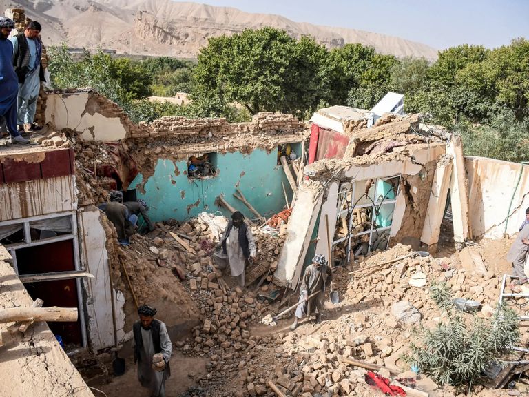 12 قتيلا في زلزال أفغانستان - صورة 1