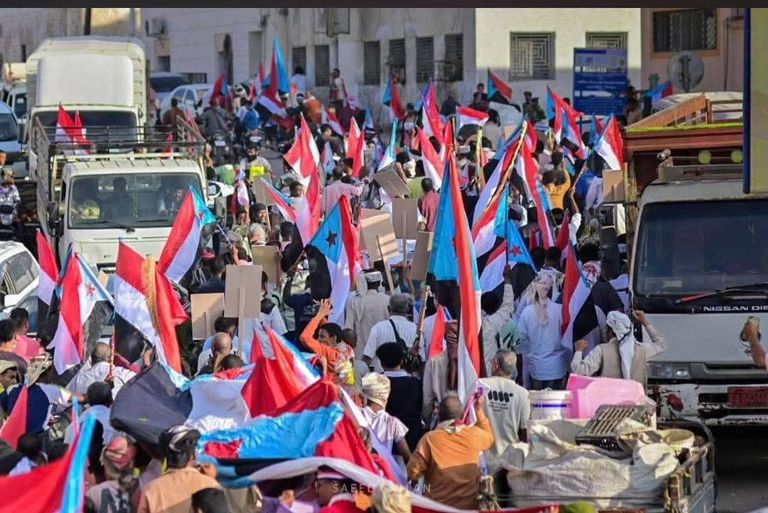 قتيلان وجرحى جراء قمع الإخوان لمحتجين في حضرموت - صورة 1