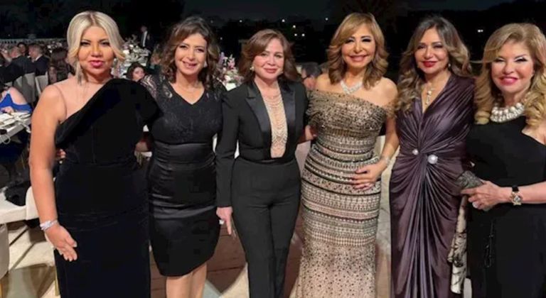 ليلى علوي تهنئ نور عمرو أديب بصور من حفل الخطوبة - صورة 1