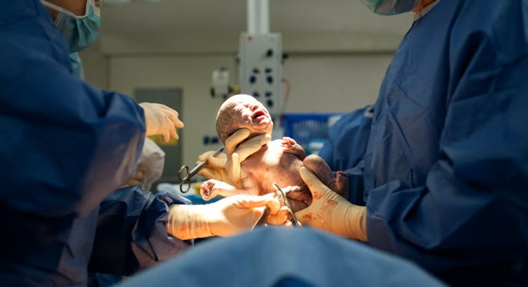 ابتكار طبي جديد: مادة قابلة للحقن تقلل مخاطر جراحة الأطفال - صورة 1