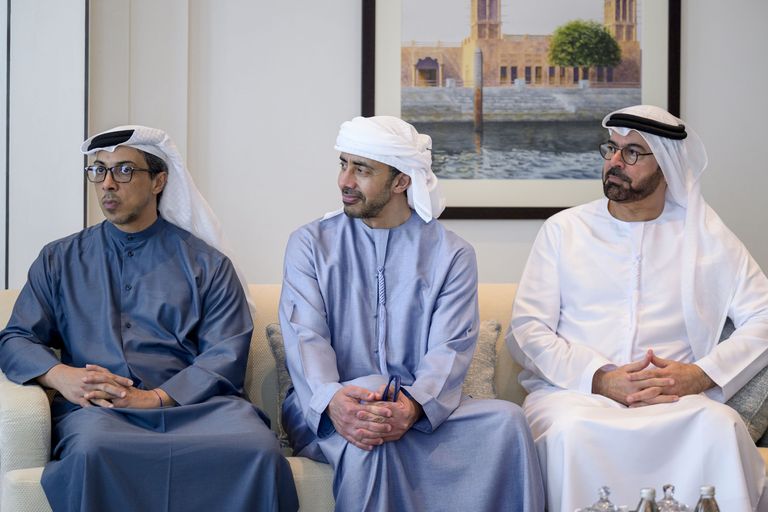 محمد بن زايد يبحث مع وزير خارجية الكويت تطورات المنطقة - صورة 2